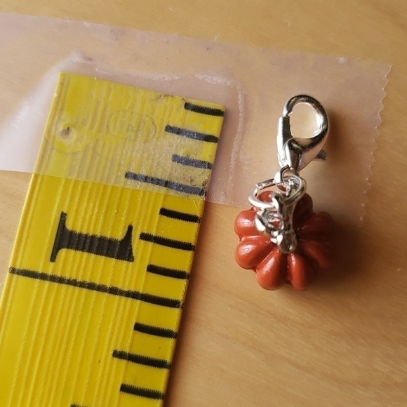 3D 11mm Enamel Halloween Pumpkin Alloy Charm - Picture 3 of 4